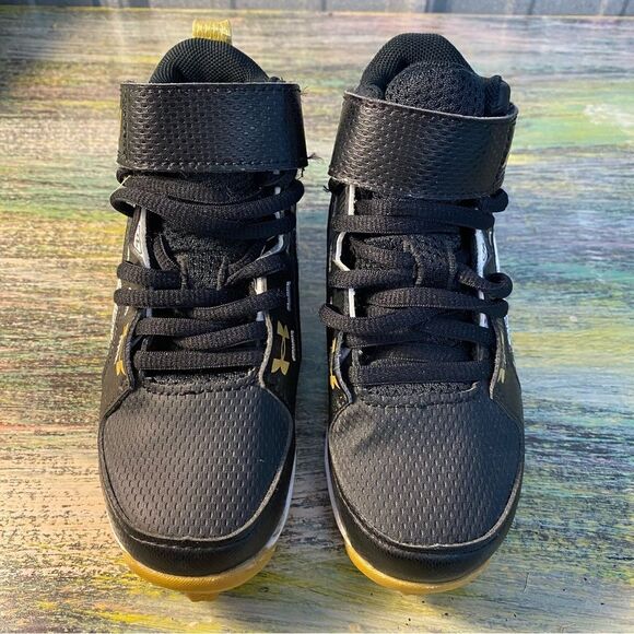 Under Armour Black and Gold Cleats with Sporty Design - Picture 1 of 8